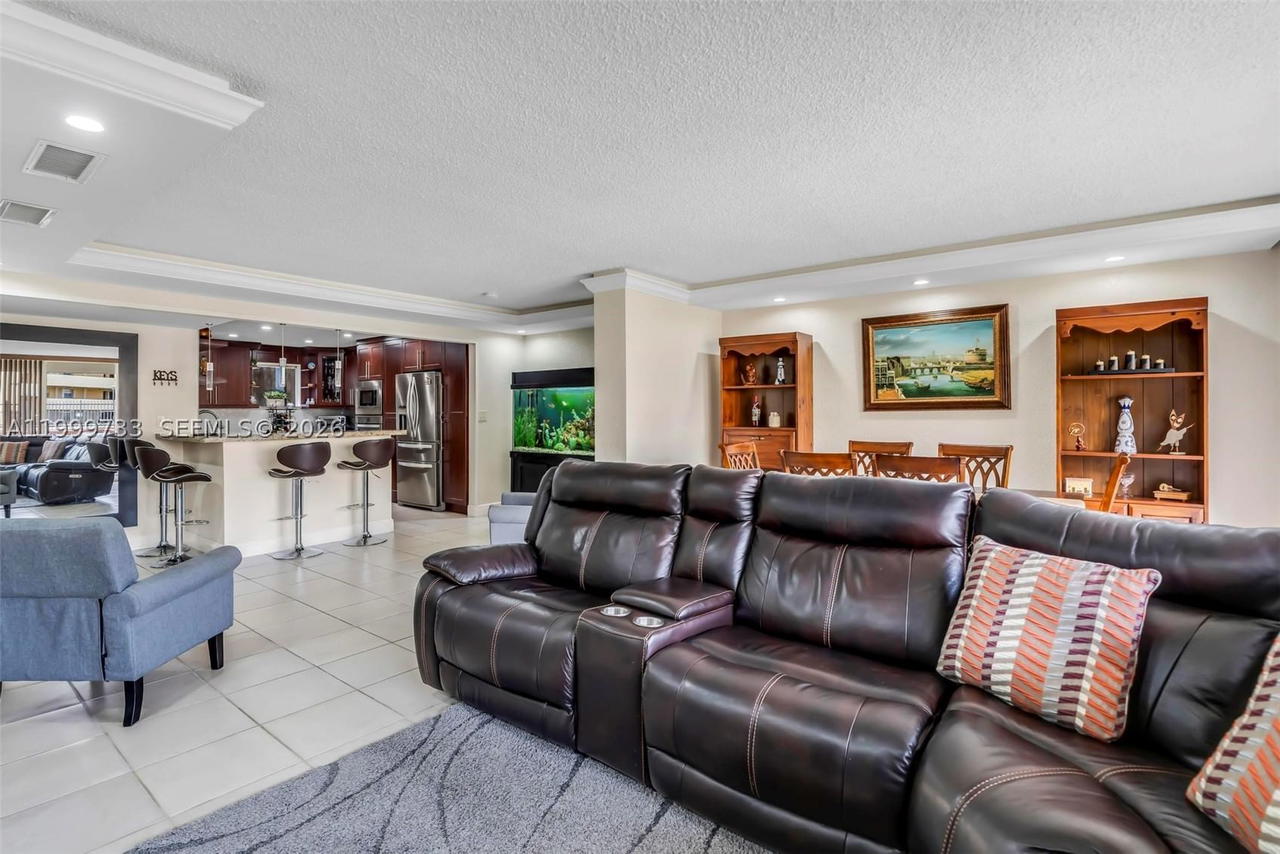 Real estate property located at 9210 Fontainebleau Blvd #104, Miami-dade, Parkview Condo No 1, Miami, FL