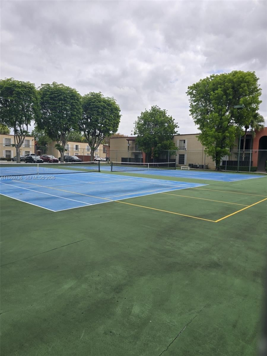 Real estate property located at 10786 Kendall Dr D5, Miami-dade, Spanish Trace Condo, Miami, FL