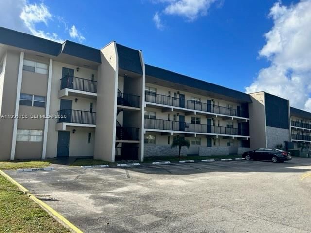 Real estate property located at 7910 Colony Cir N #204, Broward, Versailles Gardens Condo, Tamarac, FL