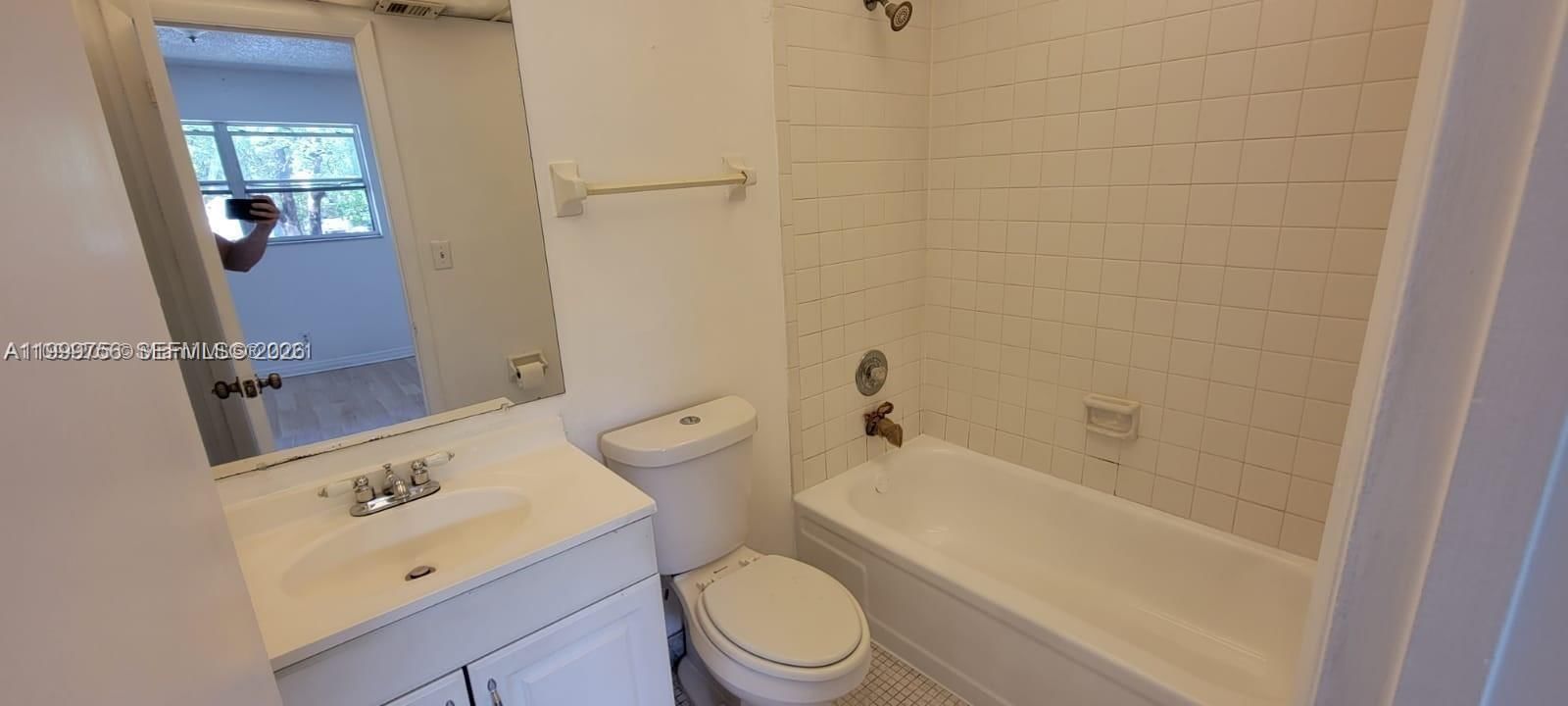 Real estate property located at 7910 Colony Cir N #204, Broward, Versailles Gardens Condo, Tamarac, FL