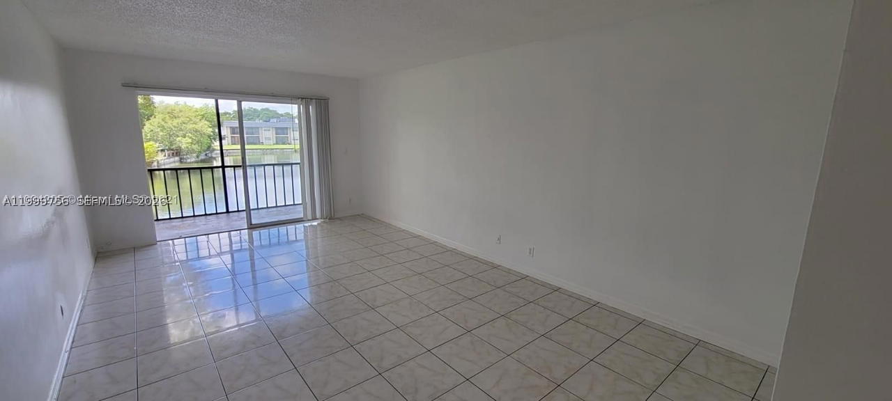 Real estate property located at 7910 Colony Cir N #204, Broward, Versailles Gardens Condo, Tamarac, FL