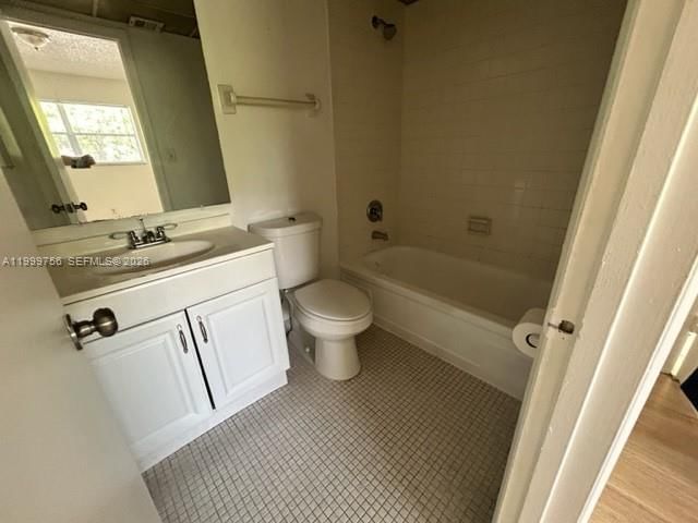 Real estate property located at 7910 Colony Cir N #204, Broward, Versailles Gardens Condo, Tamarac, FL