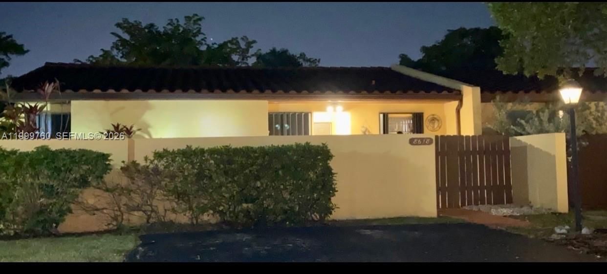 Real estate property located at 8618 148th Pl, Miami-dade, Kendale Lakes West Townho, Miami, FL