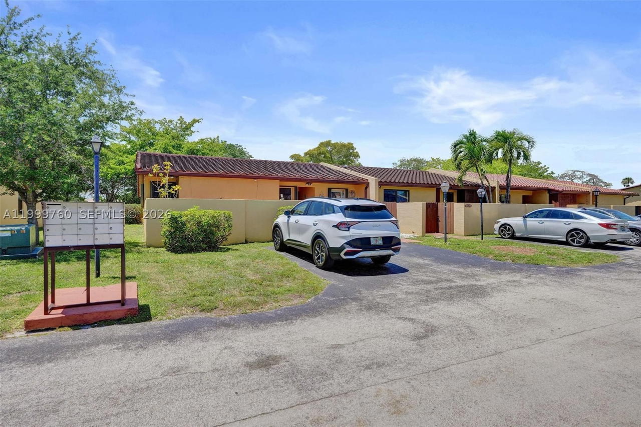 Real estate property located at 8618 148th Pl, Miami-dade, Kendale Lakes West Townho, Miami, FL