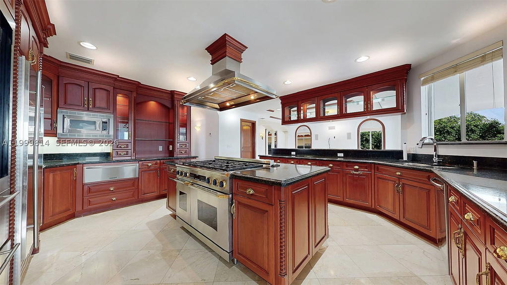 Real estate property located at 1131 Stillwater Dr, Miami-dade, Biscayne Beach-2nd Addn, Miami Beach, FL