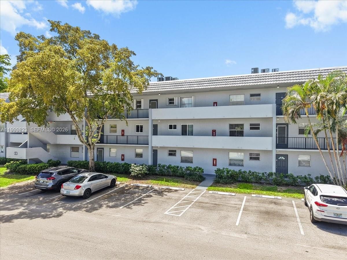 Real estate property located at 8350 Sands Point Blvd E303, Broward, Sands Point Condominium I, Tamarac, FL