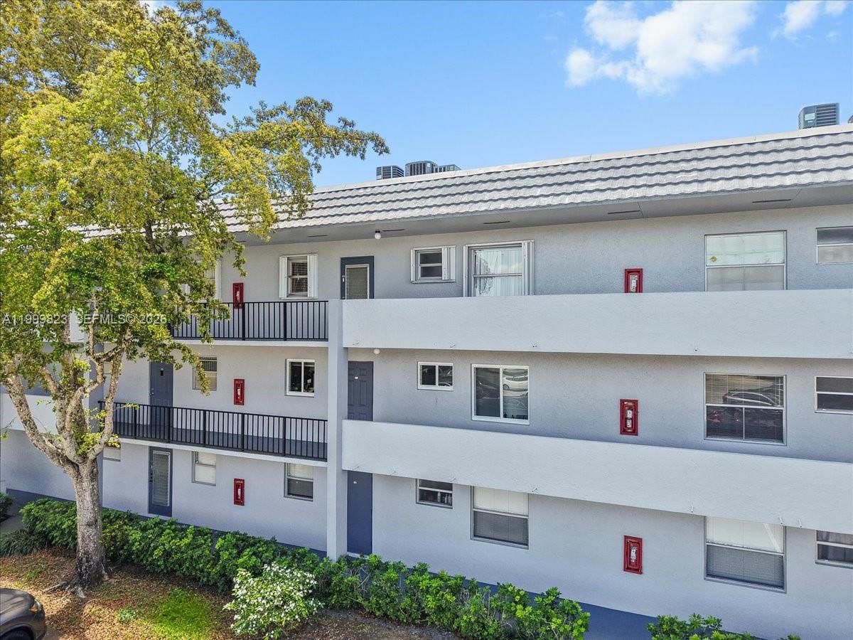 Real estate property located at 8350 Sands Point Blvd E303, Broward, Sands Point Condominium I, Tamarac, FL