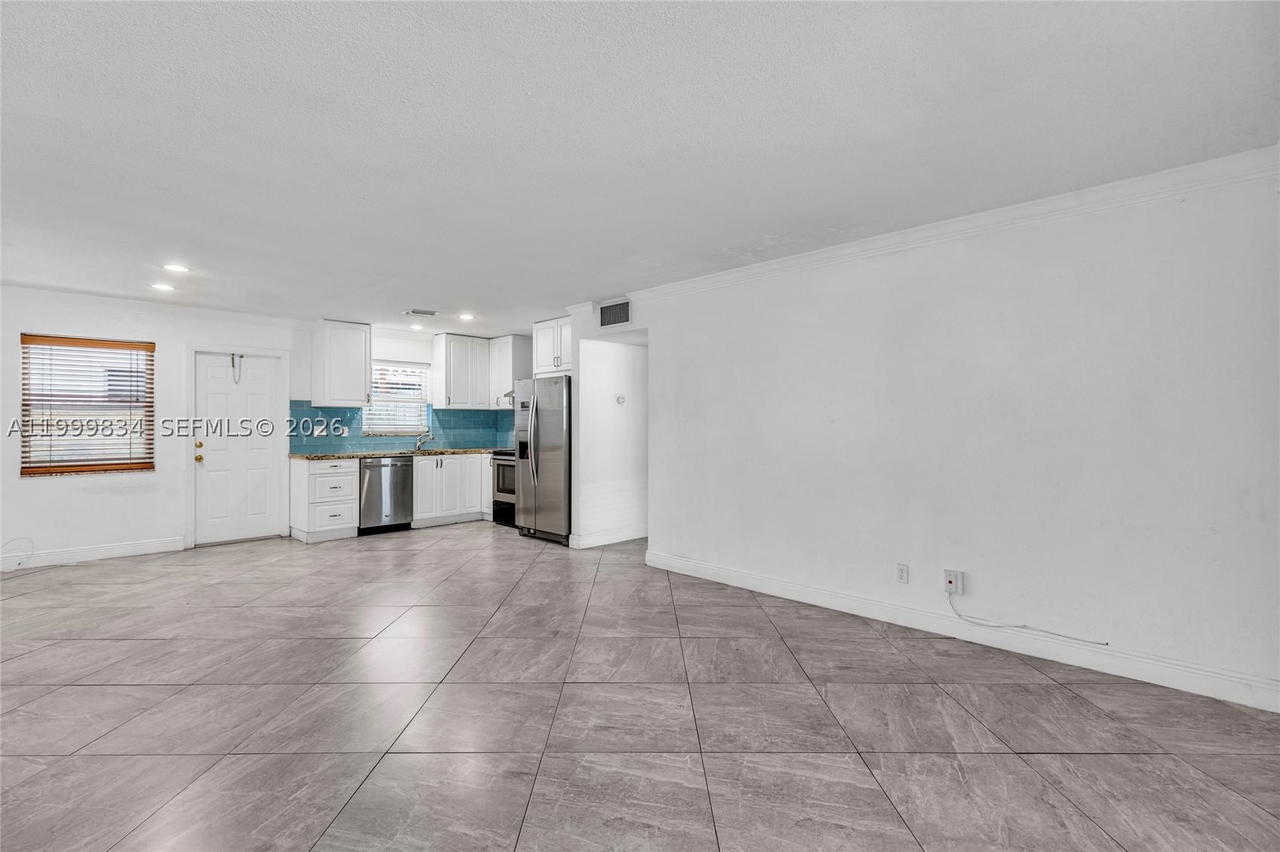 Real estate property located at 1722 Mayo St #103, Broward, Royal Terrace Condominium, Hollywood, FL