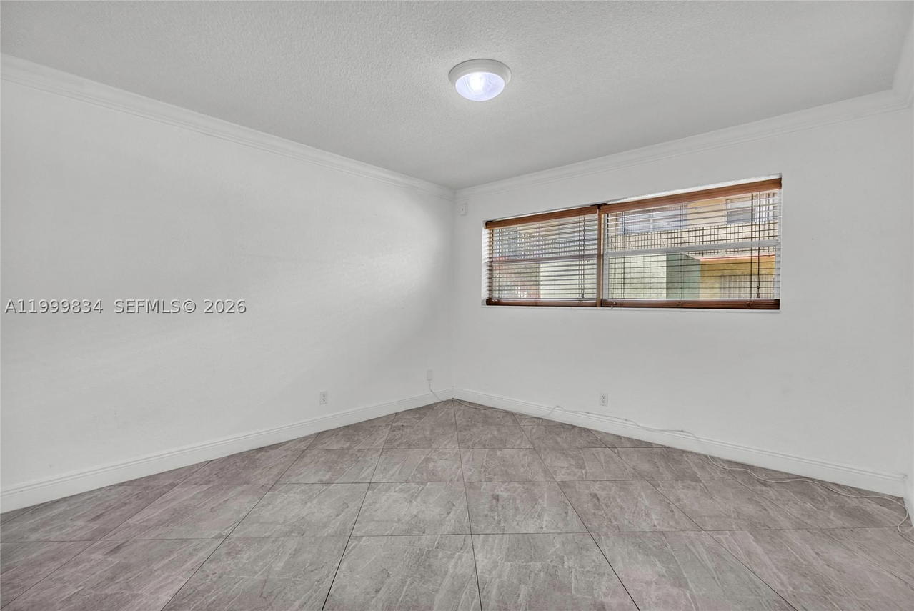 Real estate property located at 1722 Mayo St #103, Broward, Royal Terrace Condominium, Hollywood, FL