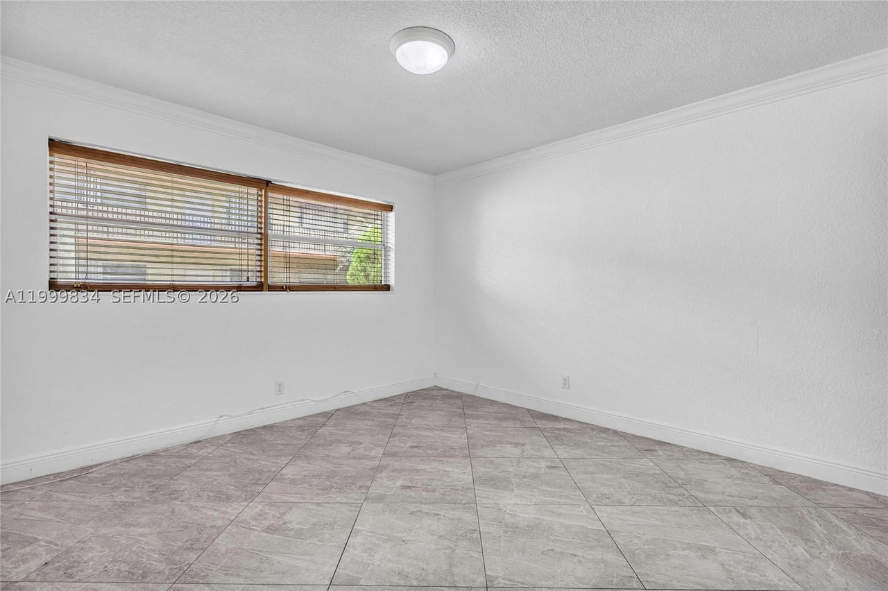 Real estate property located at 1722 Mayo St #103, Broward, Royal Terrace Condominium, Hollywood, FL
