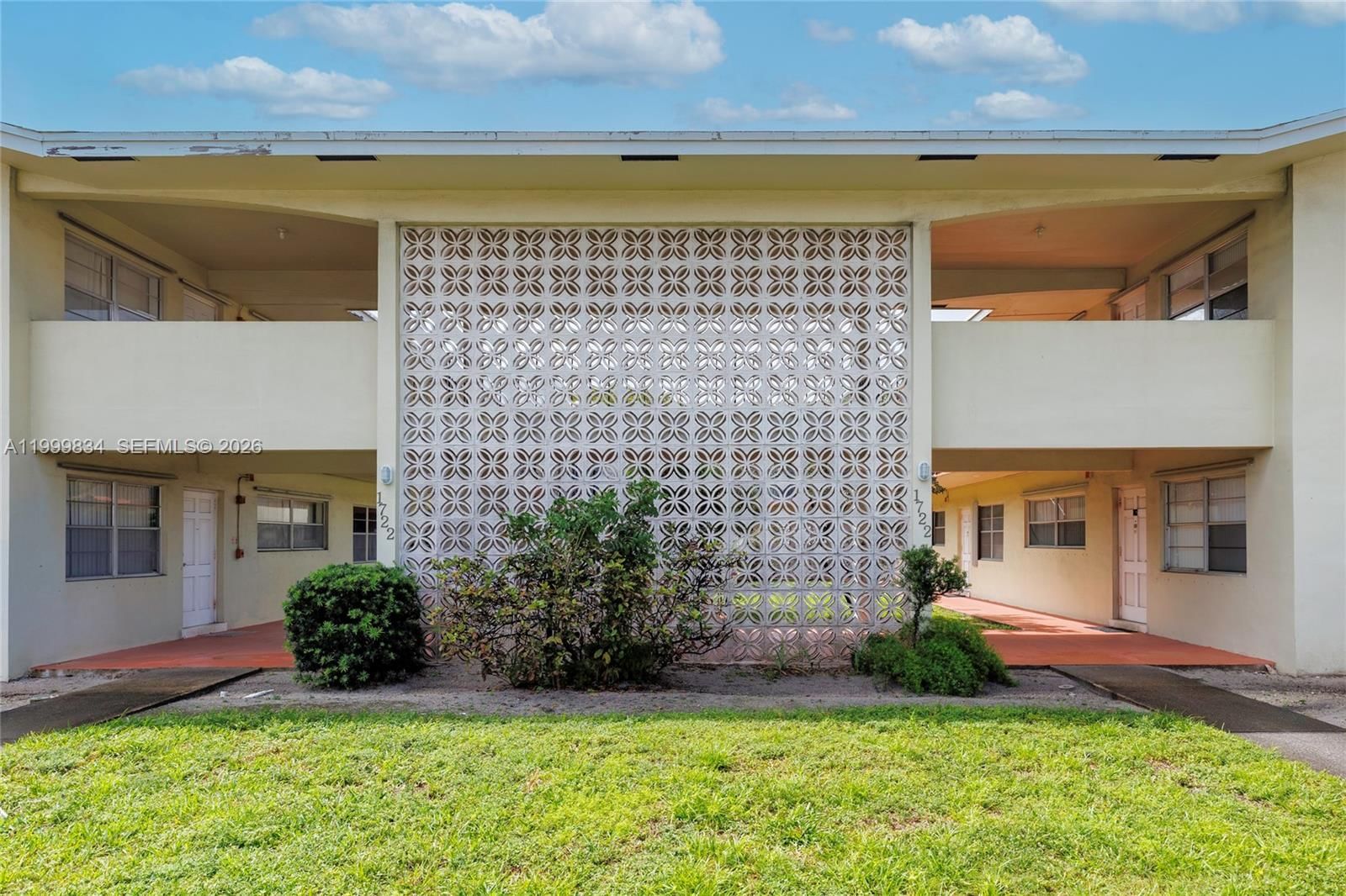 Real estate property located at 1722 Mayo St #103, Broward, Royal Terrace Condominium, Hollywood, FL