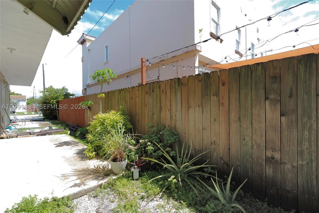 Real estate property located at 1722 Mayo St #103, Broward, Royal Terrace Condominium, Hollywood, FL