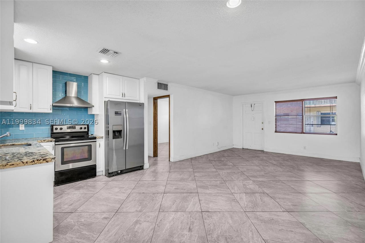 Real estate property located at 1722 Mayo St #103, Broward, Royal Terrace Condominium, Hollywood, FL