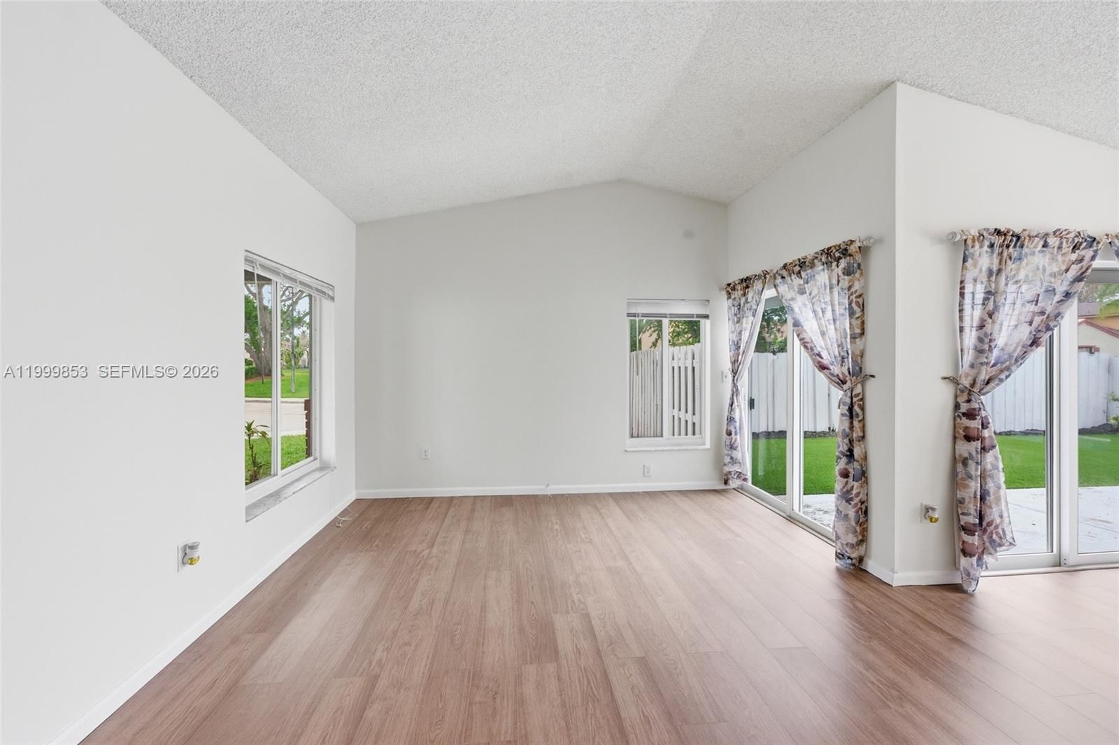 Real estate property located at 14600 Ashland Pl, Broward, Shenandoah Section Four, Davie, FL