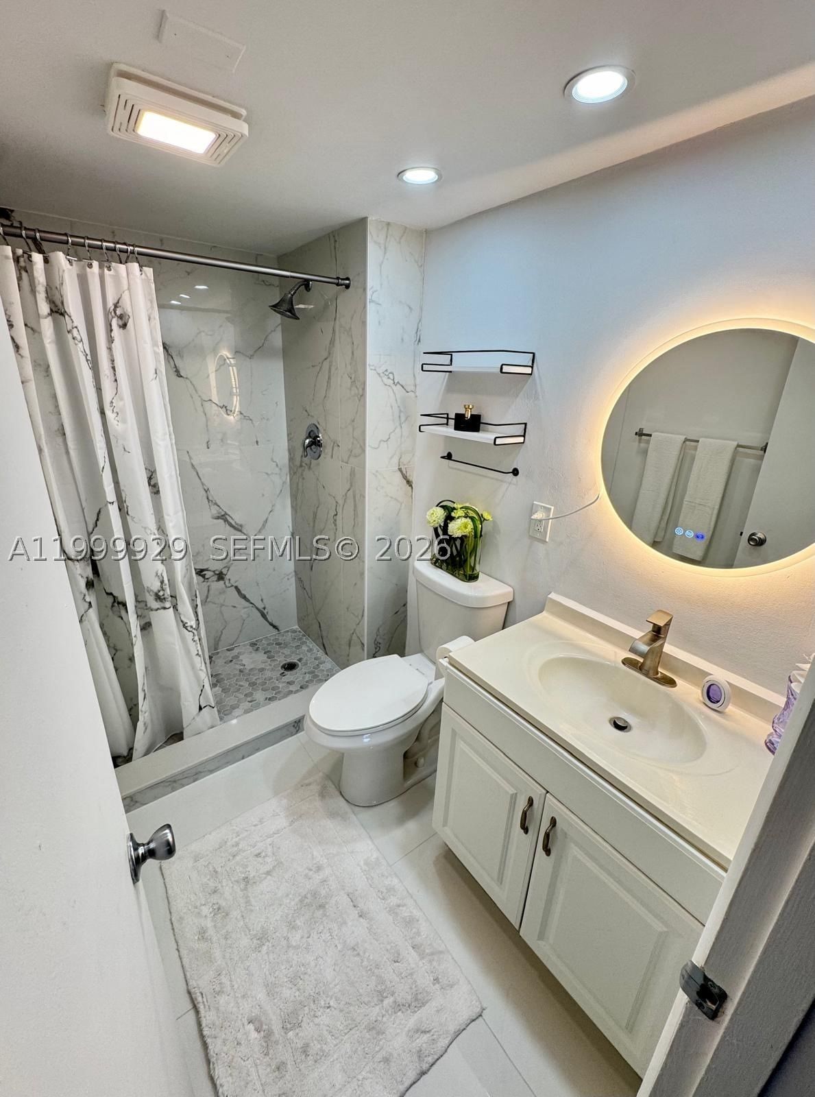 Real estate property located at 581 Blue Heron Drive #221-B, Broward, Paradise Villas, Hallandale Beach, FL