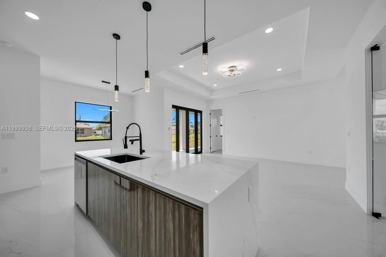 Real estate property located at 3901 3rd ST SW, Lee, Lehigh Acres, Lehigh Acres, FL