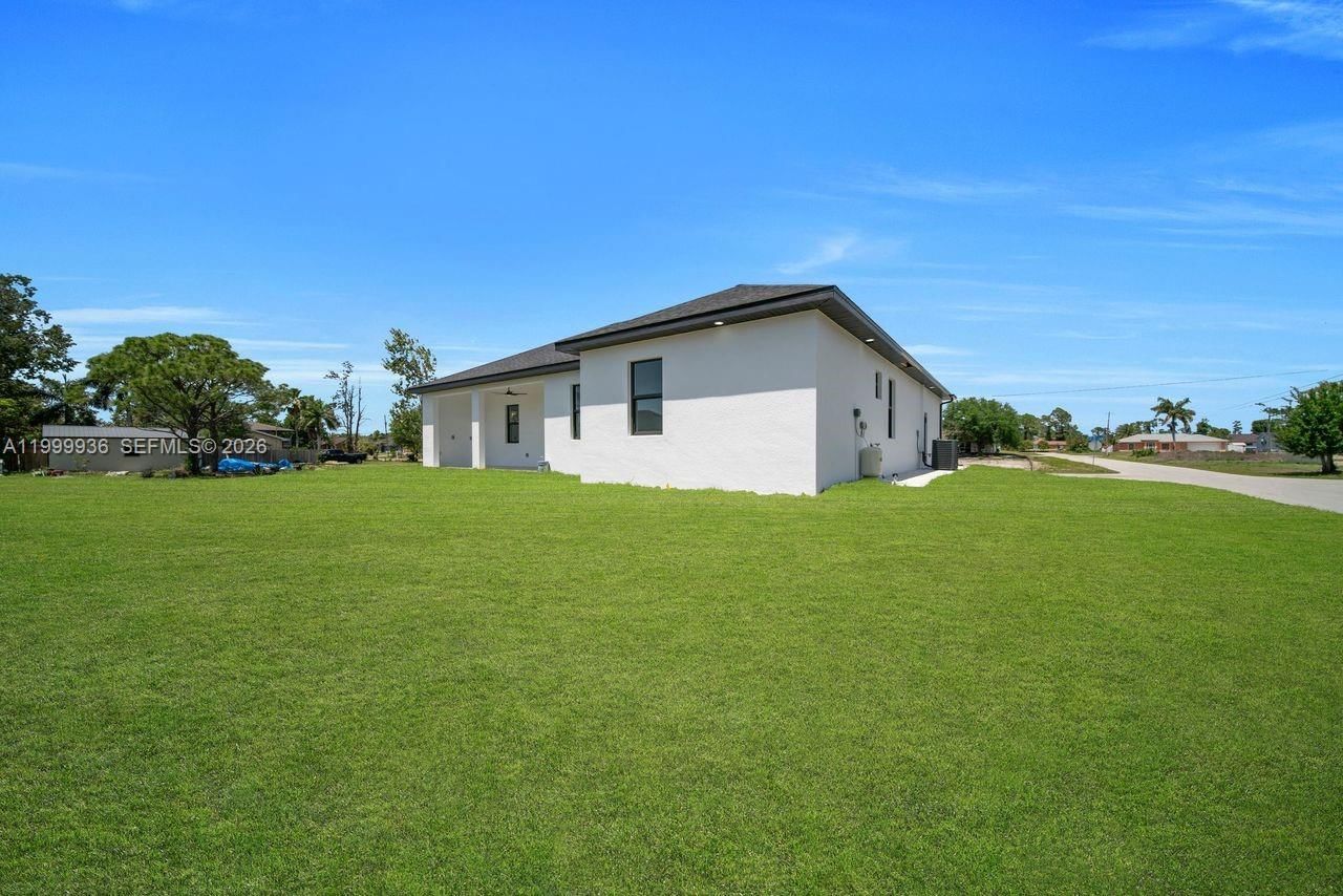Real estate property located at 3901 3rd ST SW, Lee, Lehigh Acres, Lehigh Acres, FL