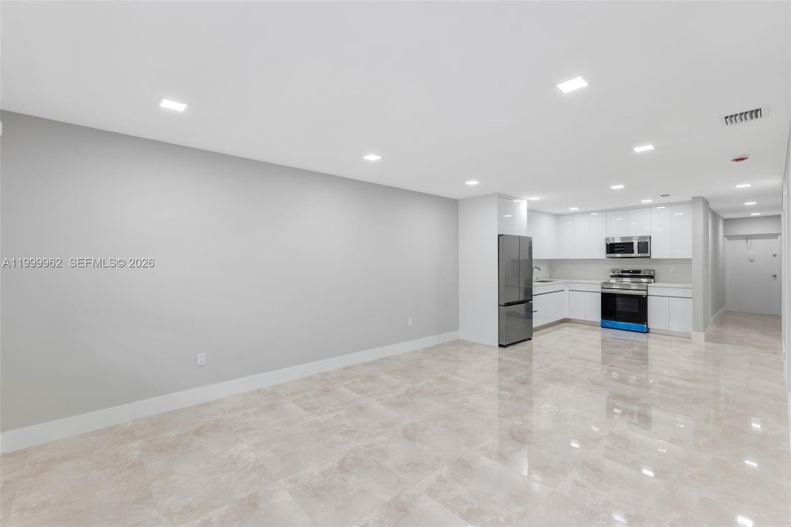 Real estate property located at 15685 82nd Cir Ln #28, Miami-dade, View West Condo Ph I, Miami, FL