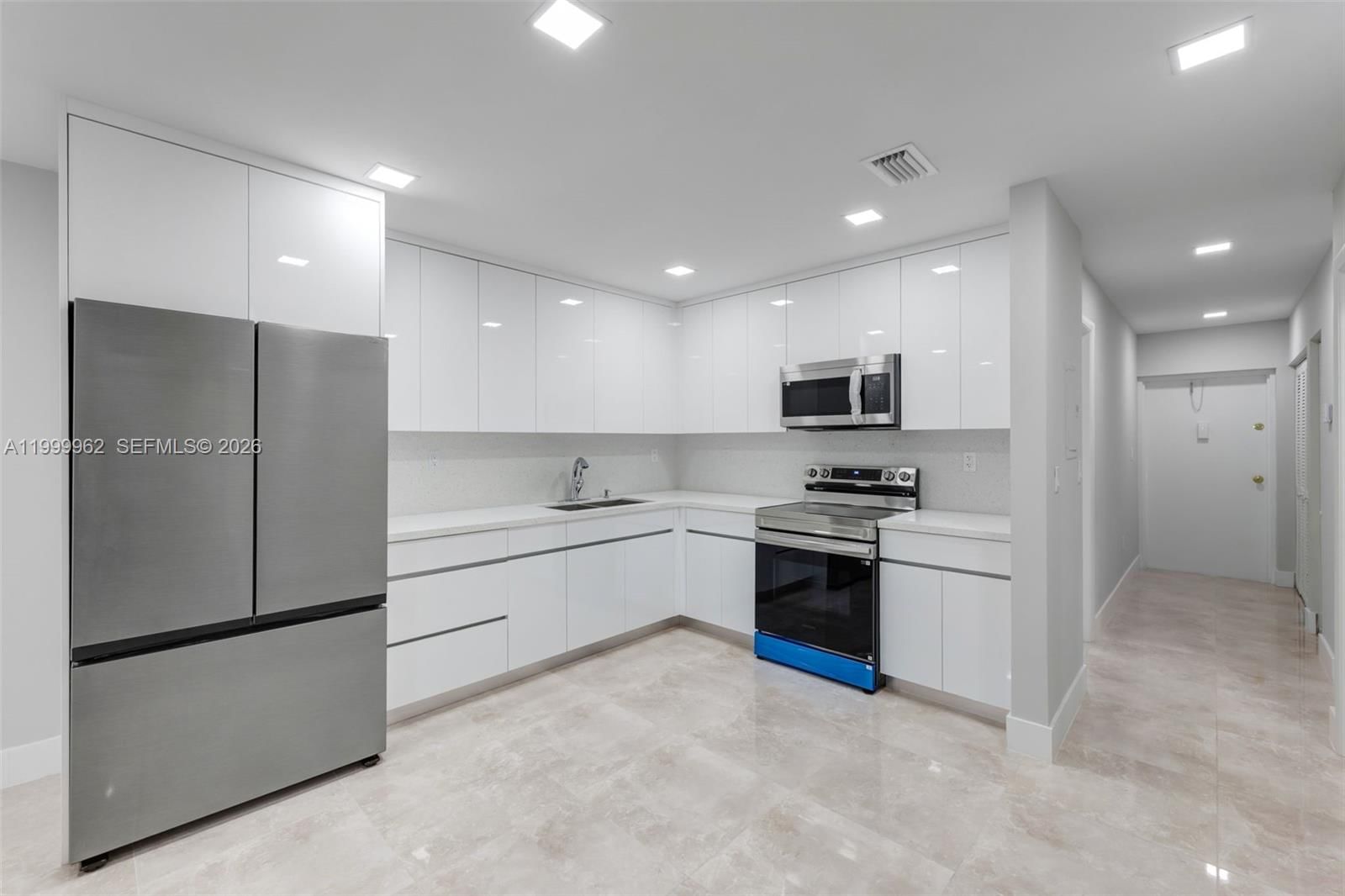 Real estate property located at 15685 82nd Cir Ln #28, Miami-dade, View West Condo Ph I, Miami, FL