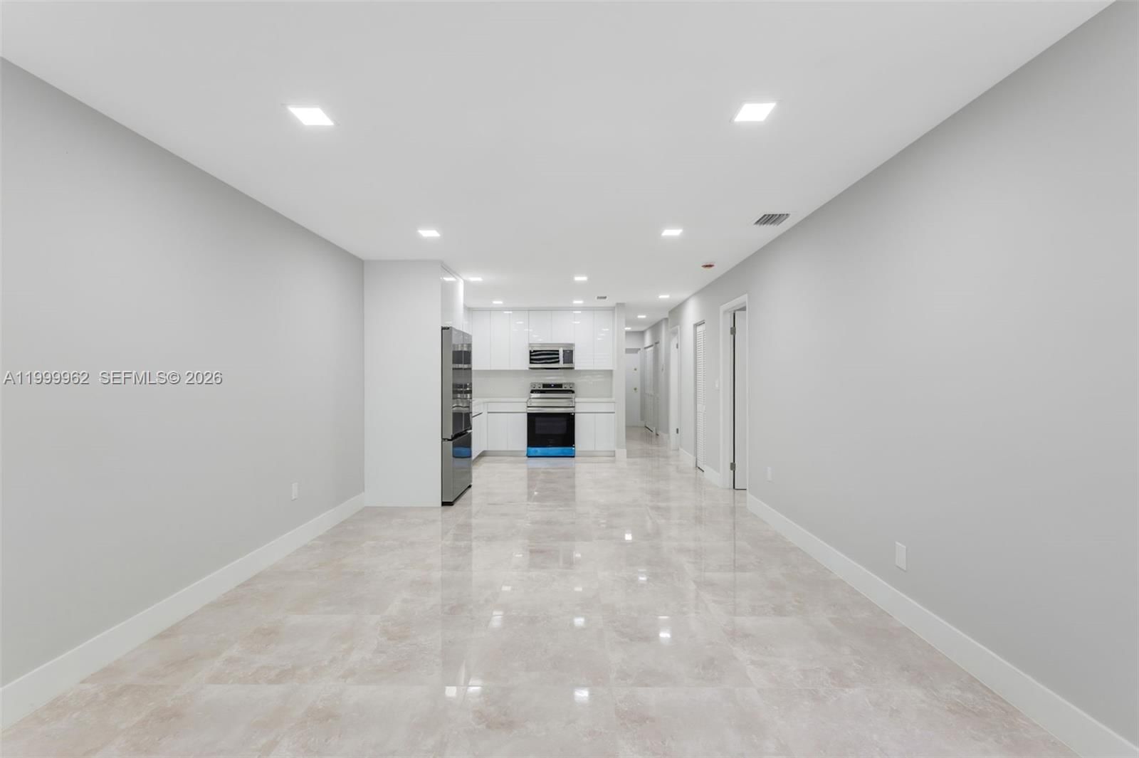 Real estate property located at 15685 82nd Cir Ln #28, Miami-dade, View West Condo Ph I, Miami, FL