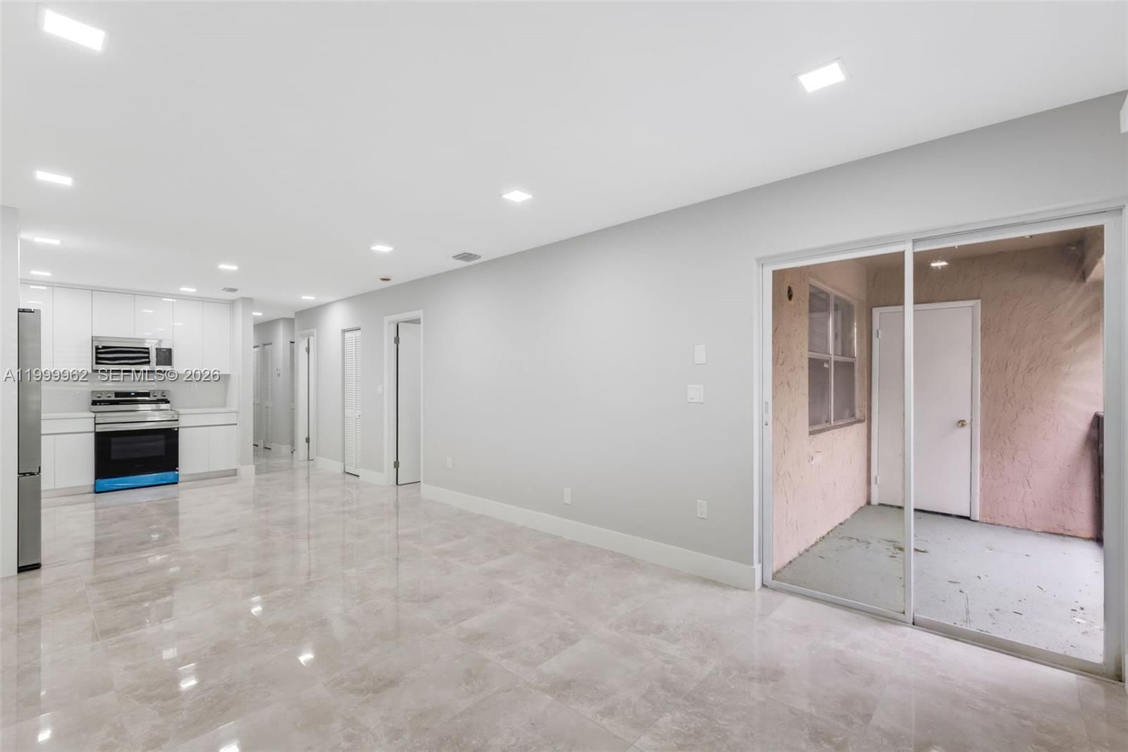 Real estate property located at 15685 82nd Cir Ln #28, Miami-dade, View West Condo Ph I, Miami, FL