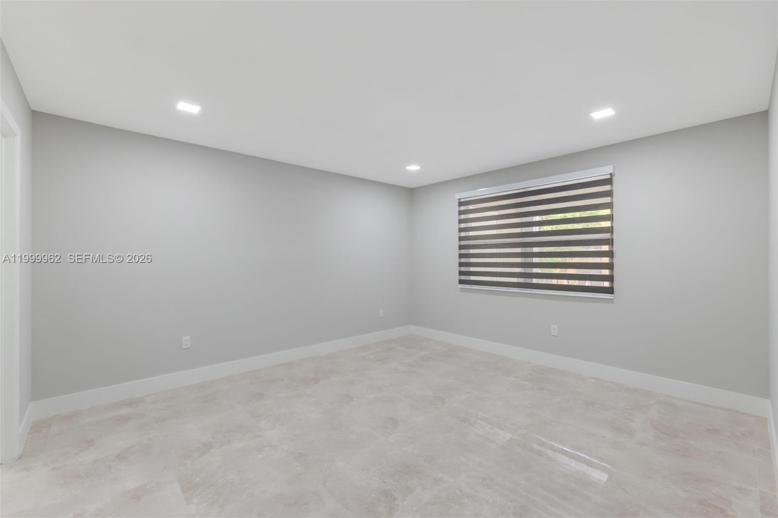 Real estate property located at 15685 82nd Cir Ln #28, Miami-dade, View West Condo Ph I, Miami, FL