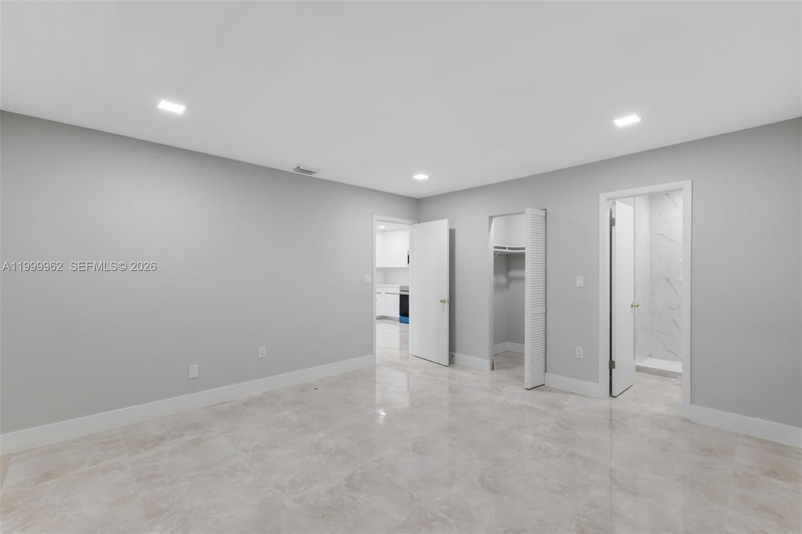 Real estate property located at 15685 82nd Cir Ln #28, Miami-dade, View West Condo Ph I, Miami, FL