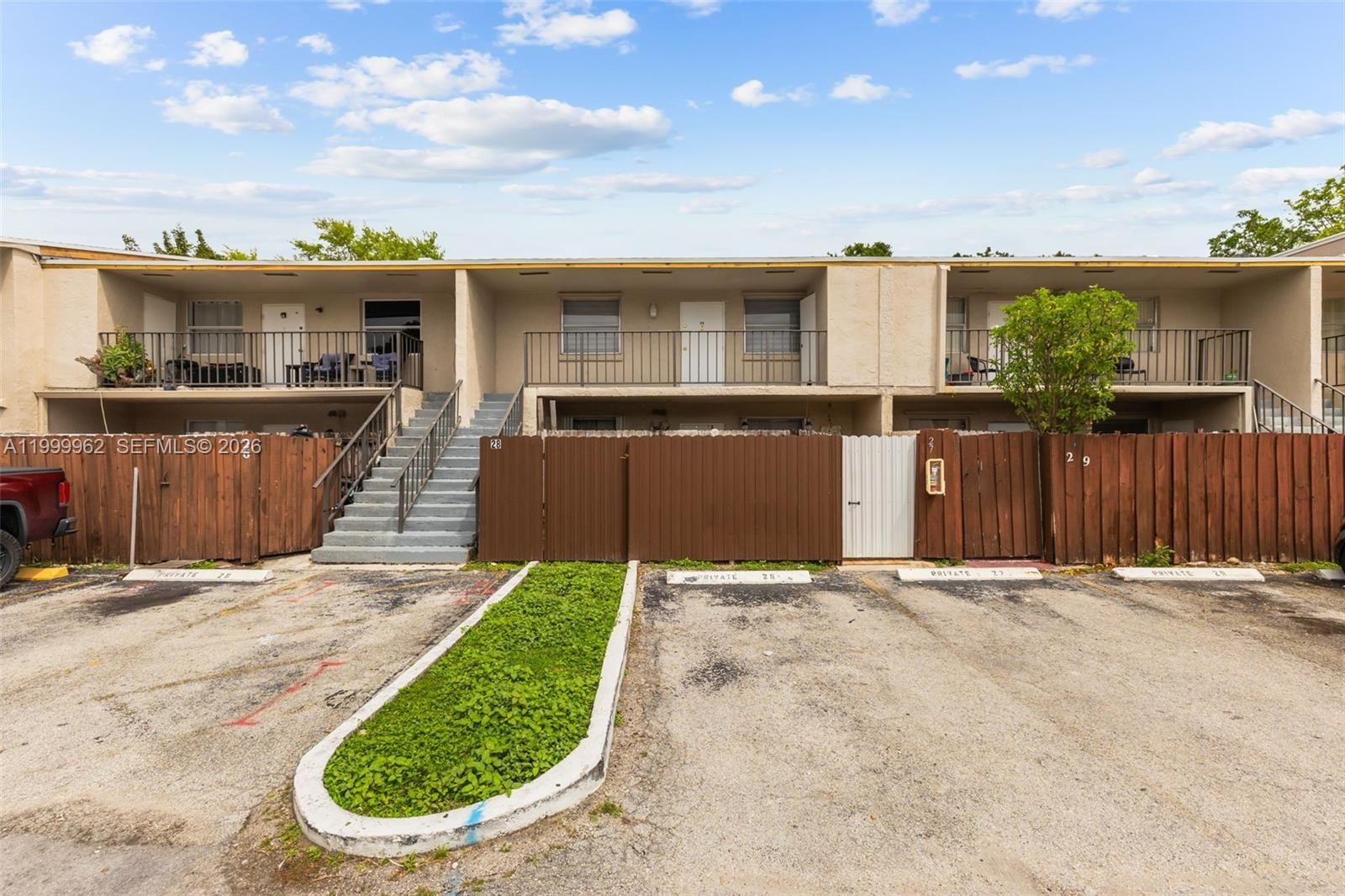 Real estate property located at 15685 82nd Cir Ln #28, Miami-dade, View West Condo Ph I, Miami, FL