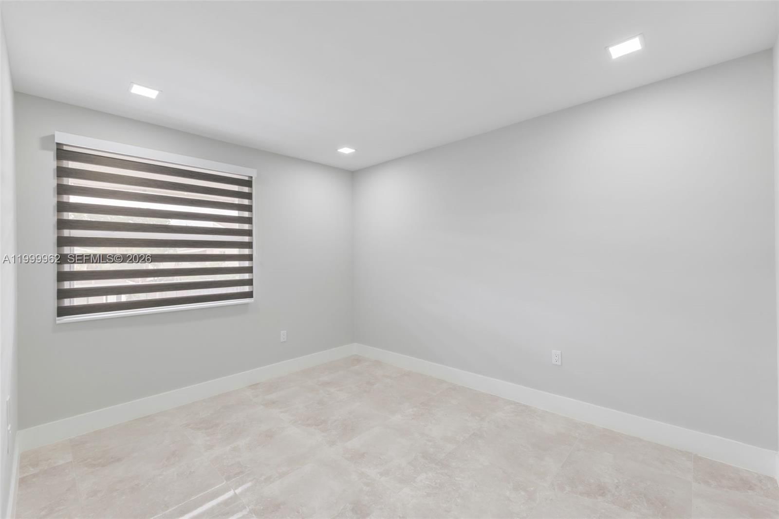 Real estate property located at 15685 82nd Cir Ln #28, Miami-dade, View West Condo Ph I, Miami, FL