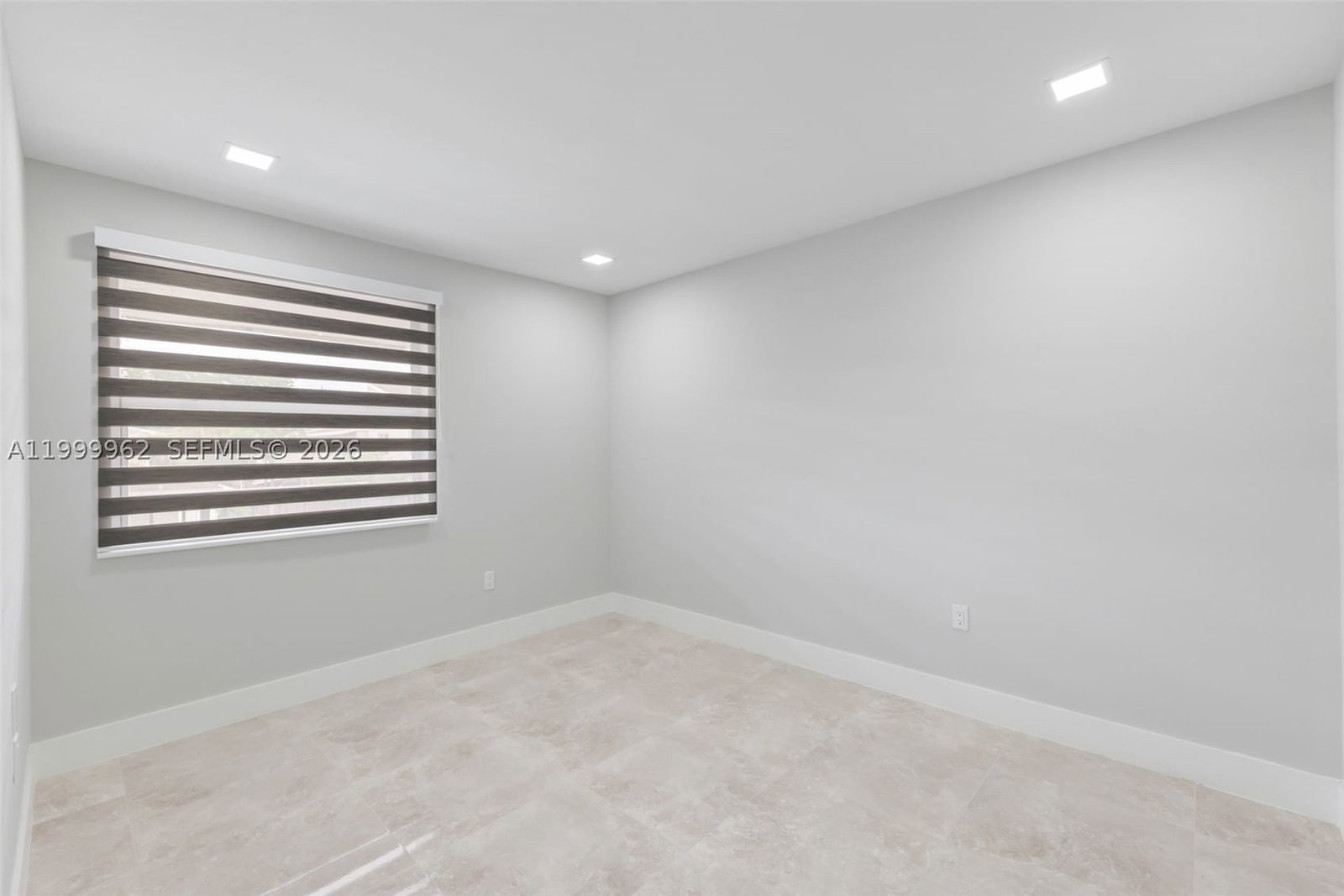 Real estate property located at 15685 82nd Cir Ln #28, Miami-dade, View West Condo Ph I, Miami, FL