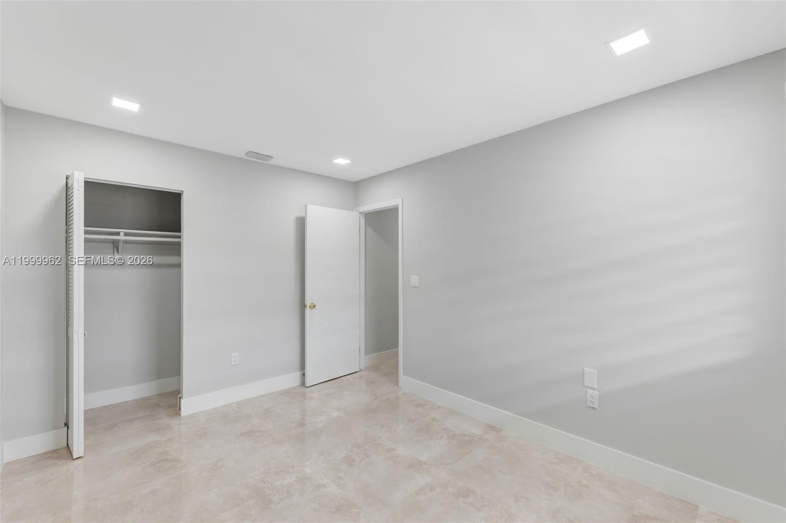 Real estate property located at 15685 82nd Cir Ln #28, Miami-dade, View West Condo Ph I, Miami, FL