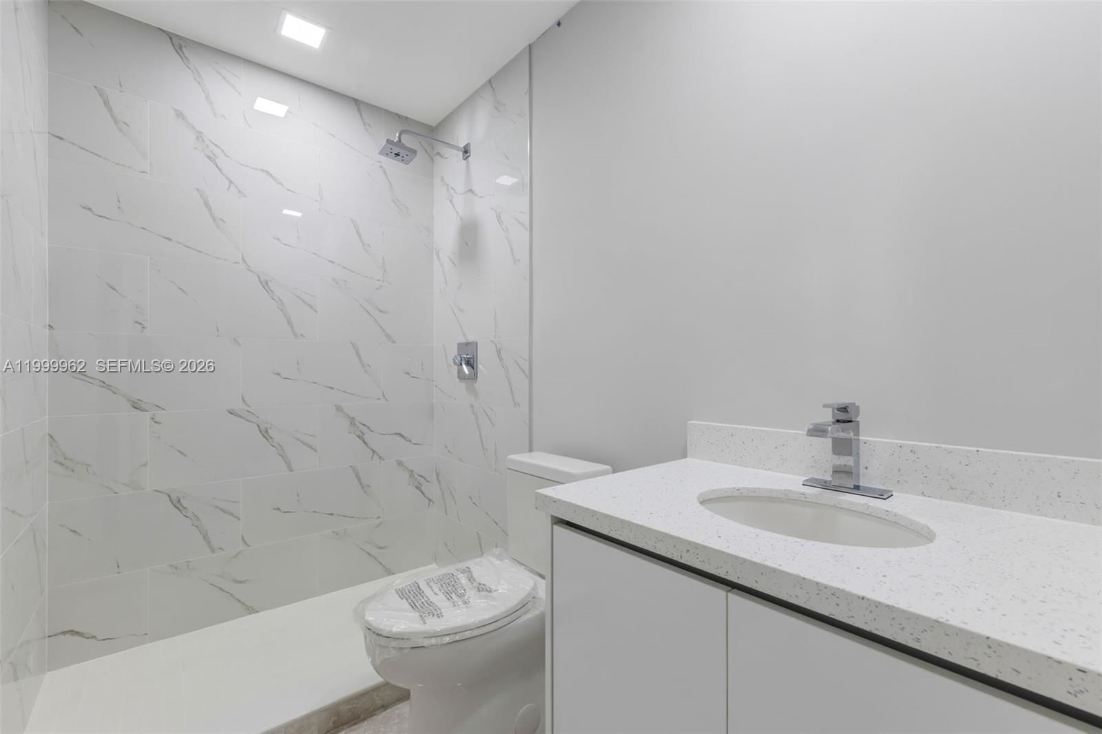 Real estate property located at 15685 82nd Cir Ln #28, Miami-dade, View West Condo Ph I, Miami, FL