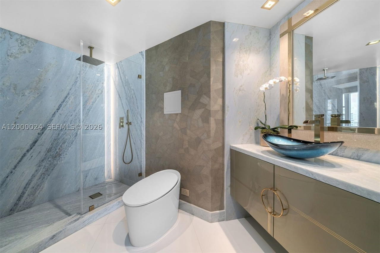 Real estate property located at 300 Pointe Dr #1501, Miami-dade, Portofino Tower Condo, Miami Beach, FL