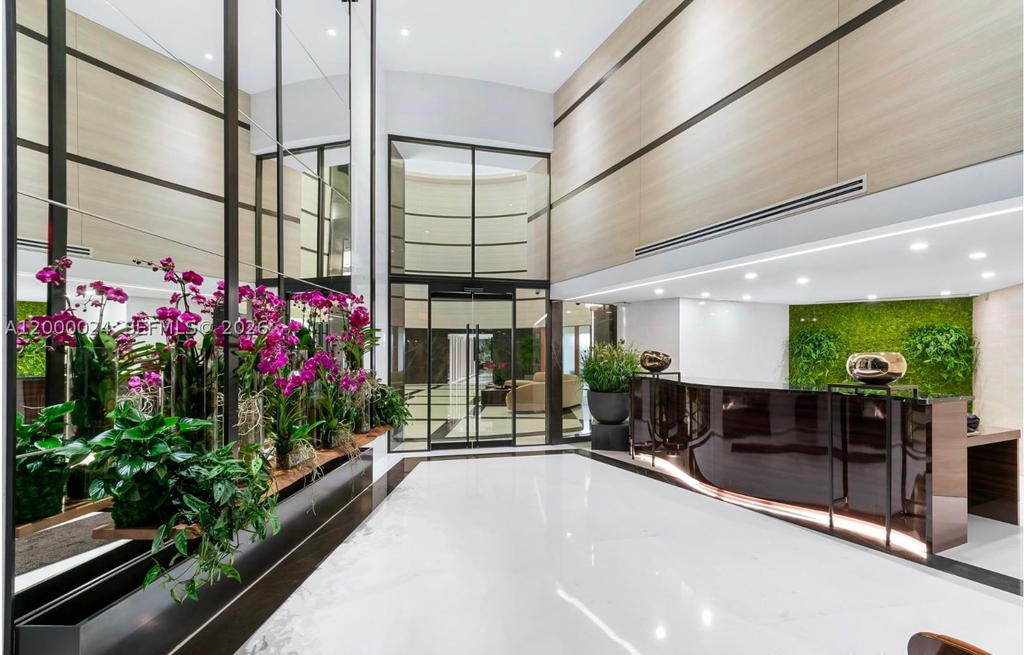 Real estate property located at 300 Pointe Dr #1501, Miami-dade, Portofino Tower Condo, Miami Beach, FL