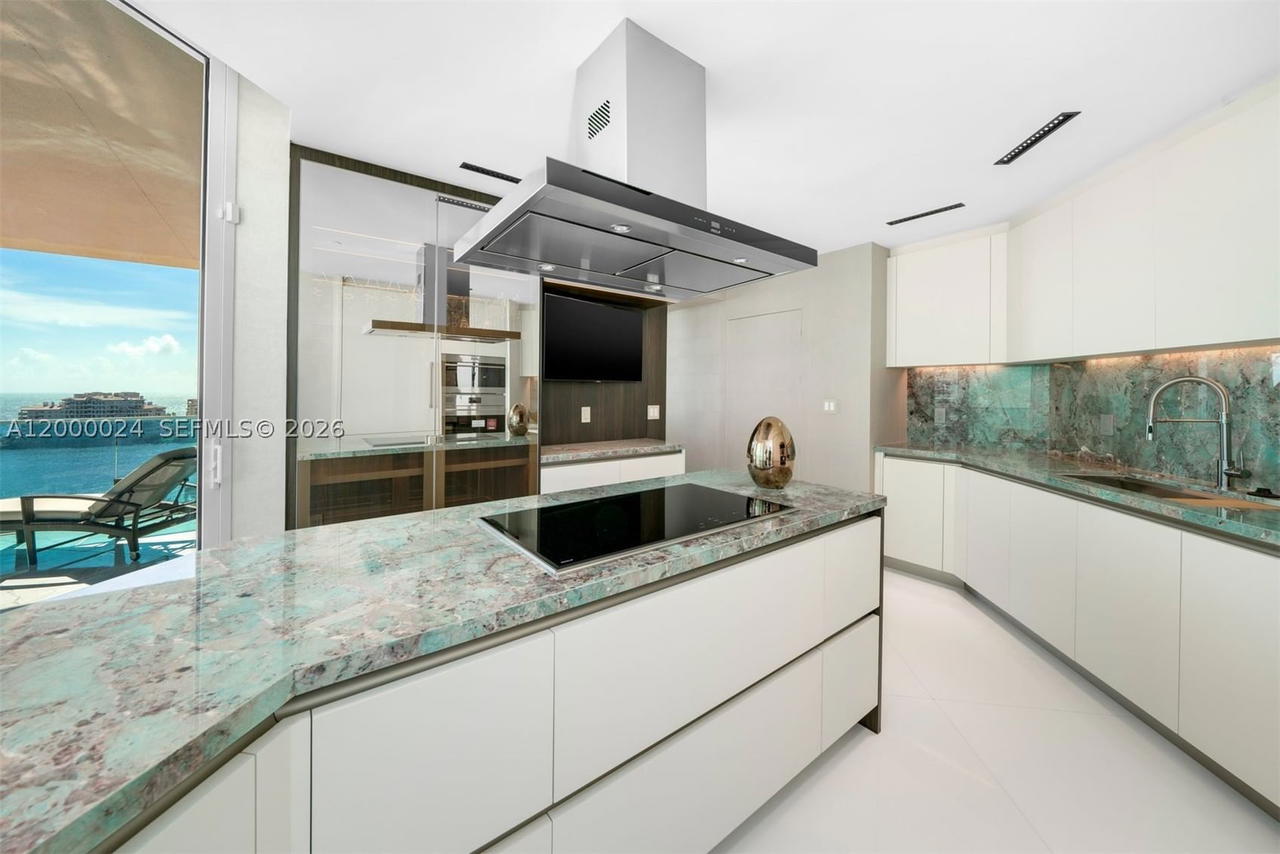 Real estate property located at 300 Pointe Dr #1501, Miami-dade, Portofino Tower Condo, Miami Beach, FL