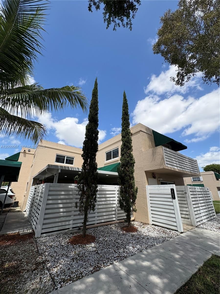 Real estate property located at 14343 97th Ln, Miami-dade, Kendall Center, Miami, FL