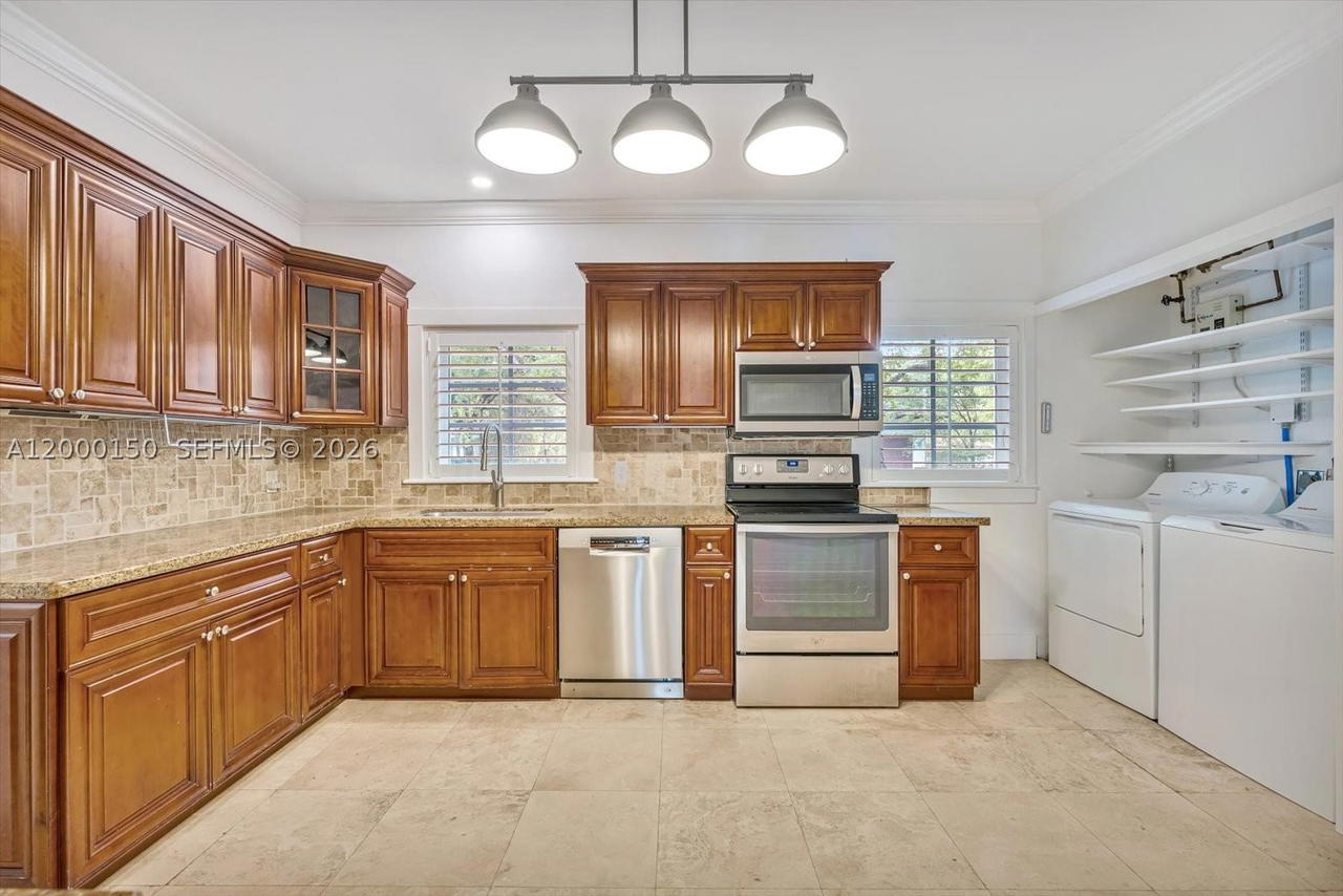 Real estate property located at 1102 Genoa St, Miami-dade, Coral Gables Granada Sec, Coral Gables, FL
