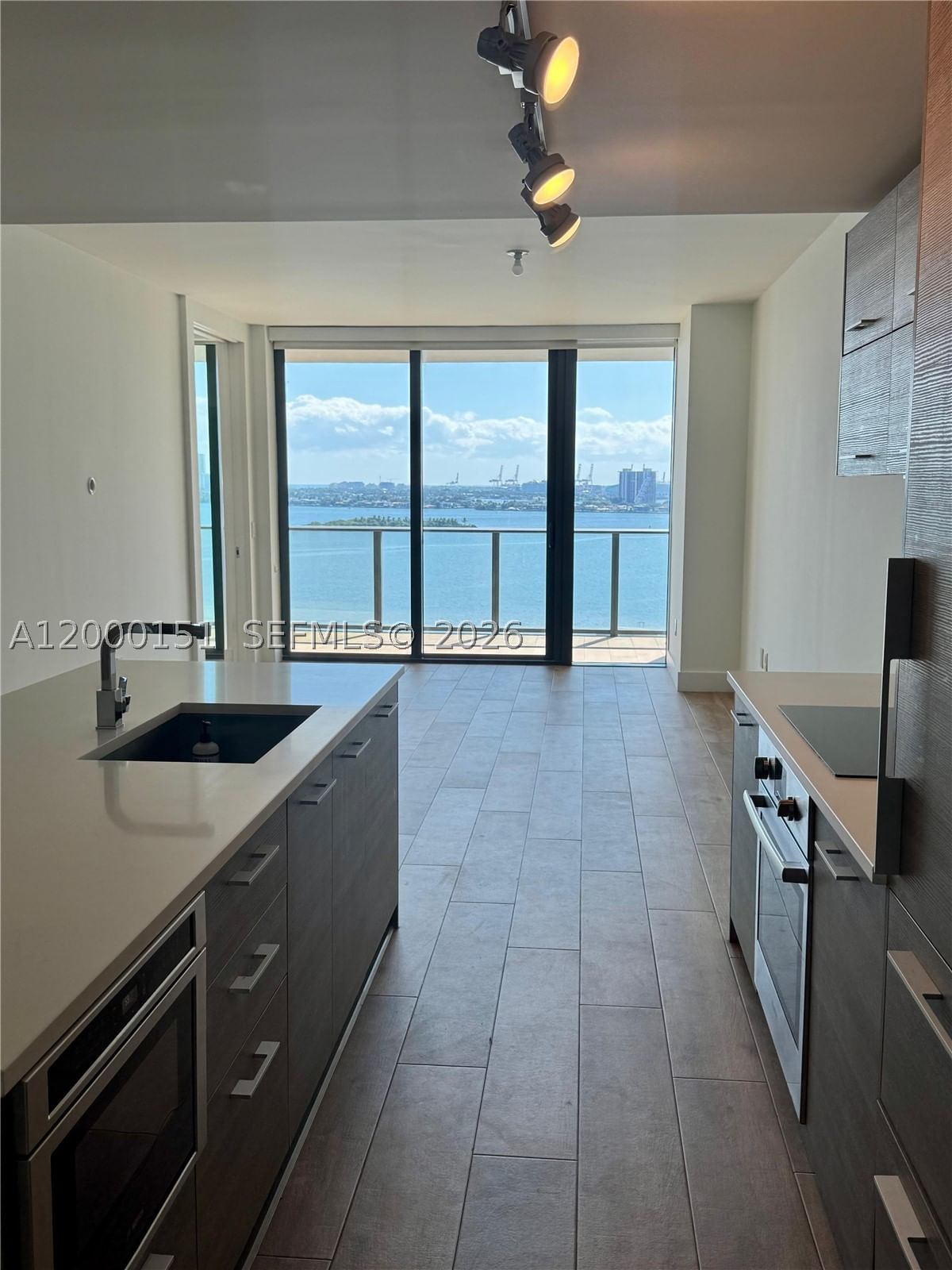 Real estate property located at 650 32 street #1805, Miami-dade, Paraiso Bay Condo, Miami, FL