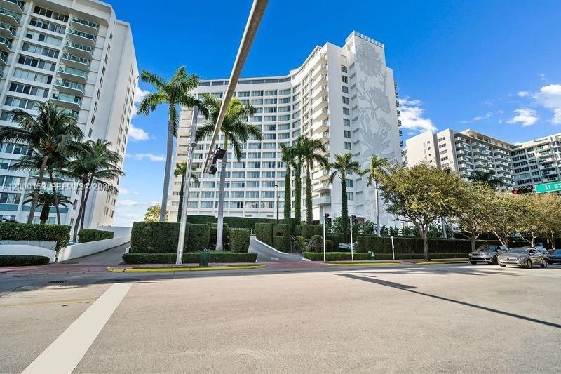 Real estate property located at 1100 West Ave #819, Miami-dade, Mondrian, Miami Beach, FL