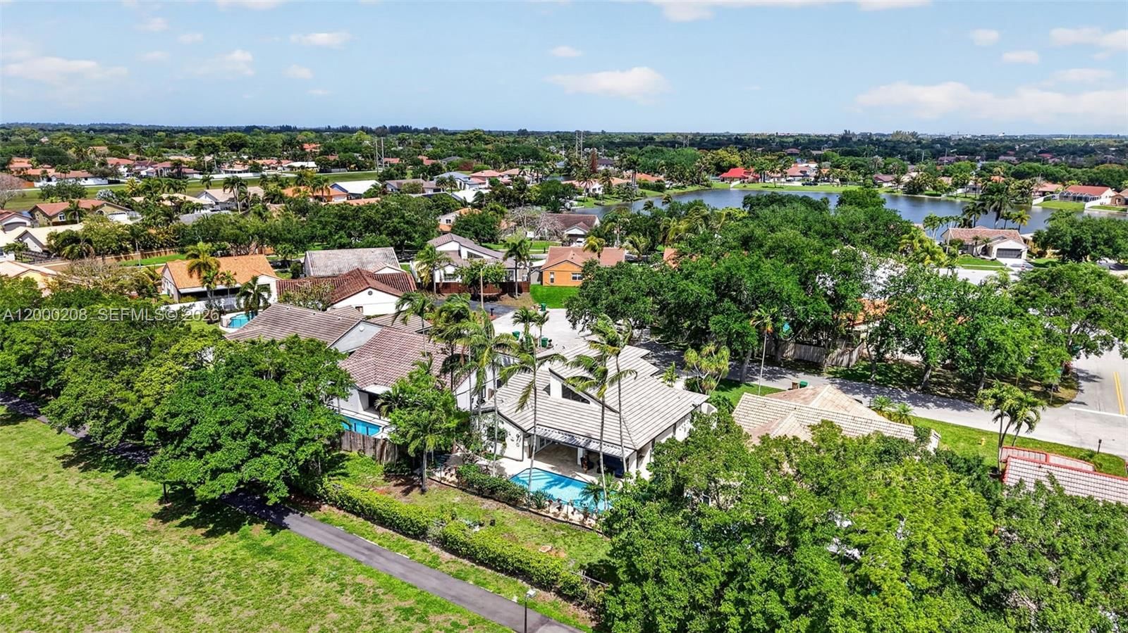 Real estate property located at 15620 Gauntlet Hall Mnr, Broward, Waverly Hundred, Davie, FL