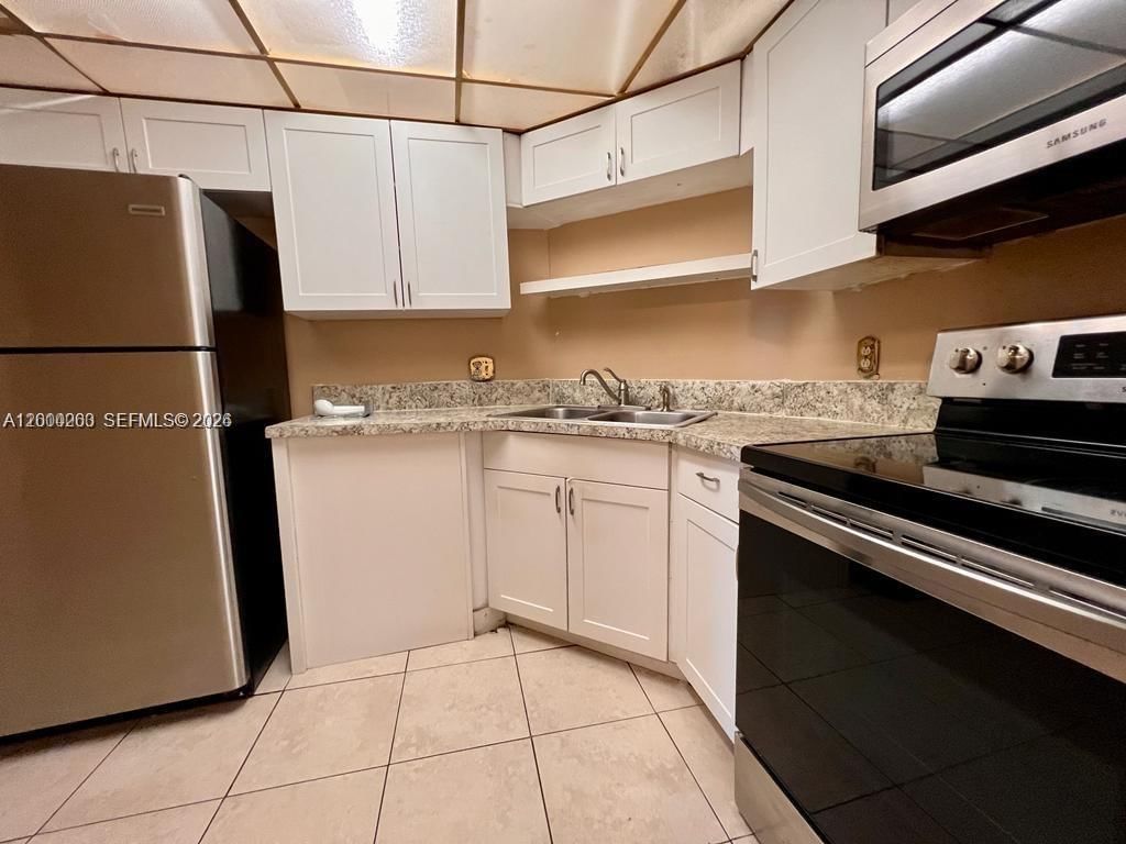 Real estate property located at 3300 Spanish Moss Ter #206, Broward, Garden Lakes Of Inverrary, Lauderhill, FL