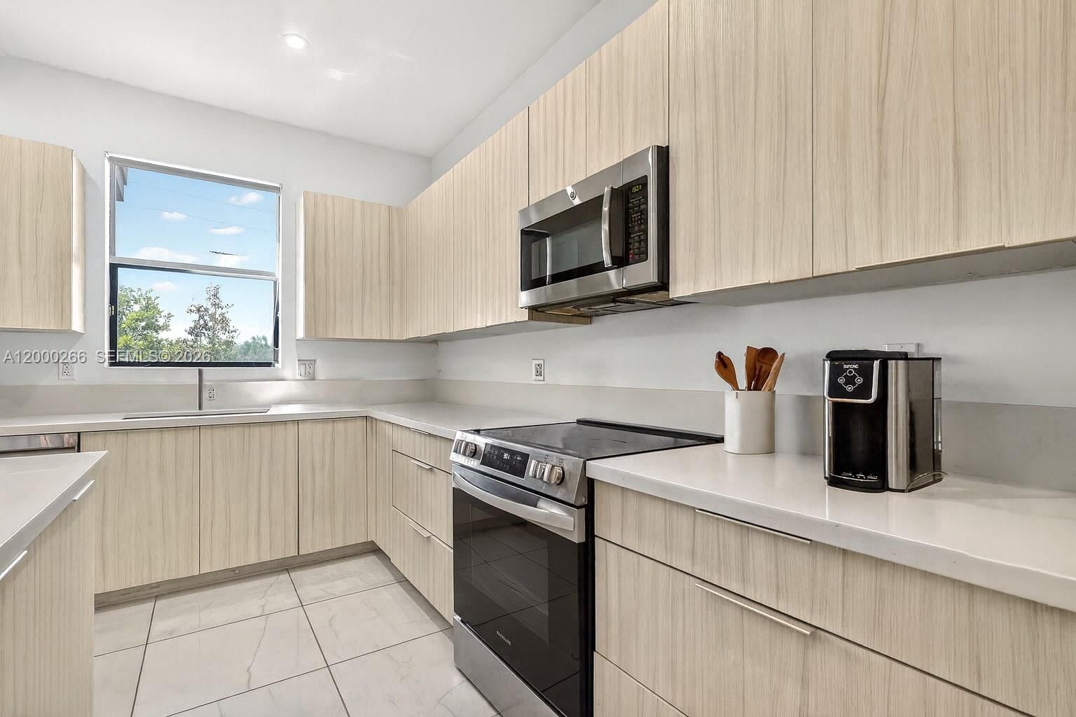 Real estate property located at 10467 82nd St #11, Miami-dade, Highland At Park Central, Doral, FL