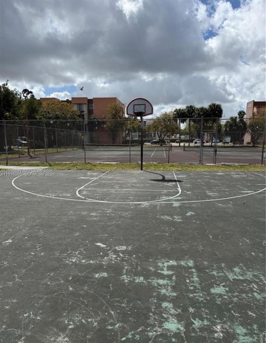 Real estate property located at 9400 Flagler St #309, Miami-dade, Versailles Gardens Ii, Miami, FL