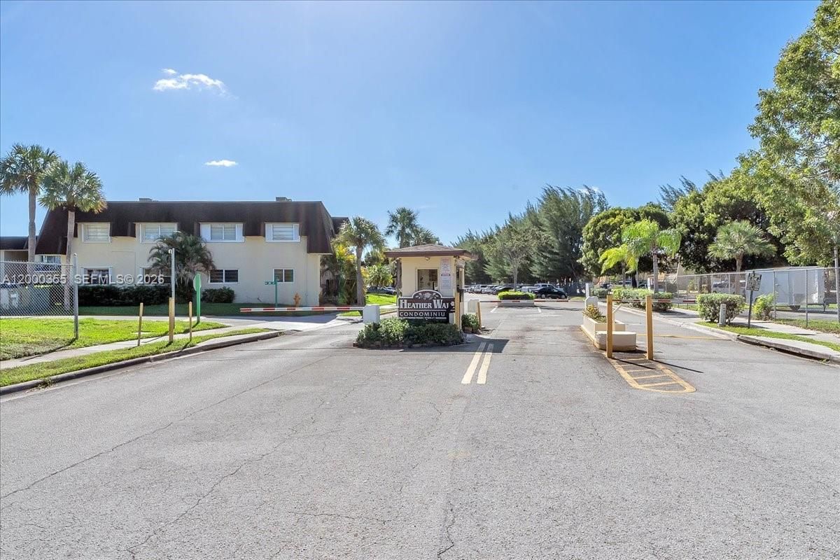 Real estate property located at 9009 138th St #20-2, Miami-dade, Heather Walk Condo, Miami, FL