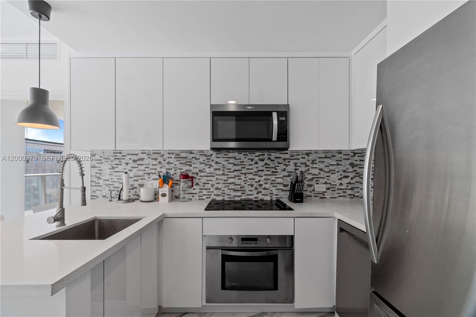 Real estate property located at 300 Biscayne Blvd T-1411, Miami-dade, Met 1 Condo, Miami, FL