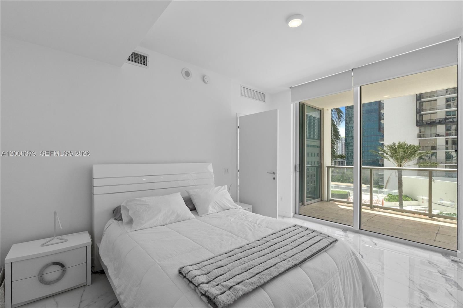 Real estate property located at 300 Biscayne Blvd T-1411, Miami-dade, Met 1 Condo, Miami, FL