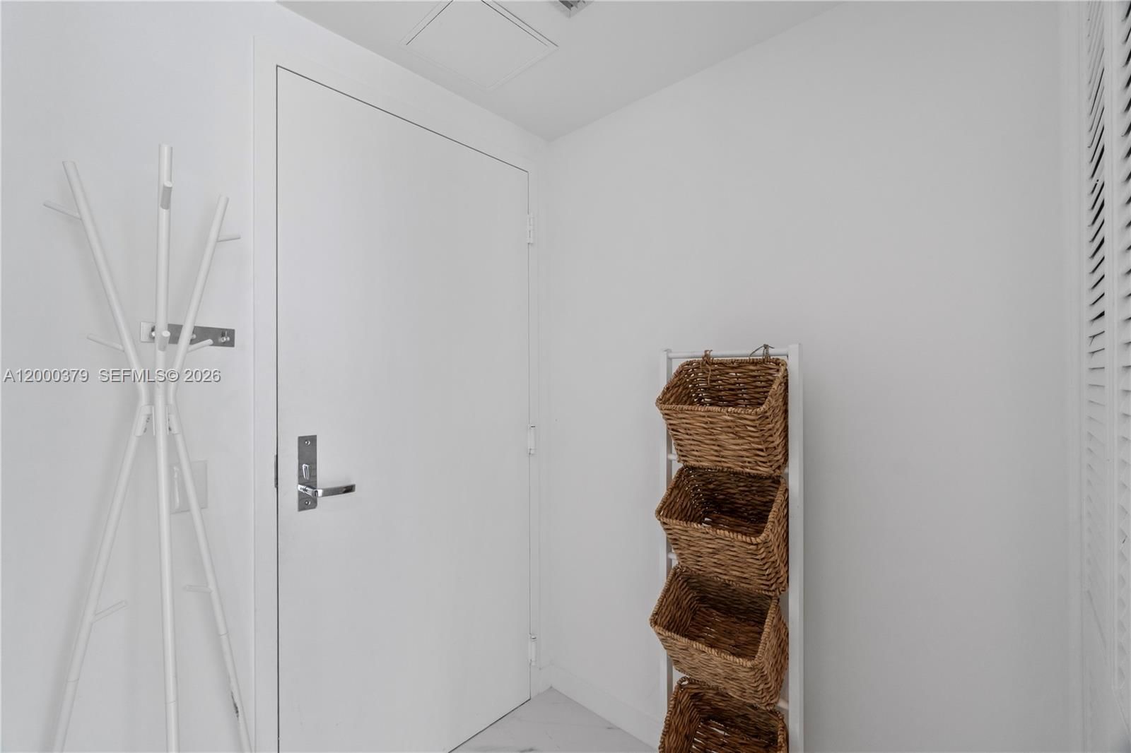 Real estate property located at 300 Biscayne Blvd T-1411, Miami-dade, Met 1 Condo, Miami, FL