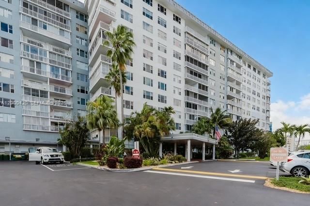 Real estate property located at 3800 Hillcrest Dr #411, Broward, Hillcrest East No 25 Cond, Hollywood, FL