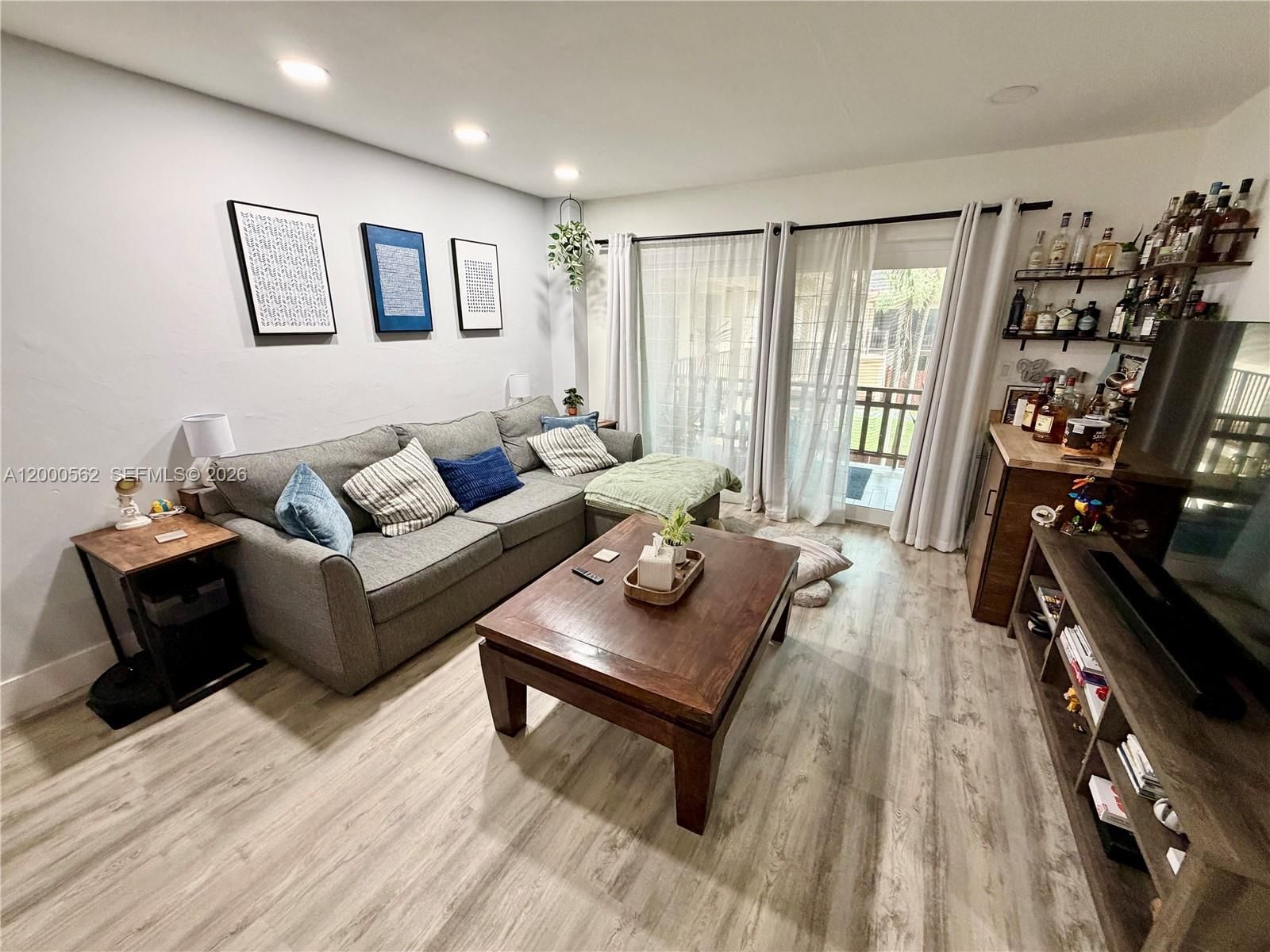 Real estate property located at 11259 88th St #204H, Miami-dade, Pine Grove Condo, Miami, FL