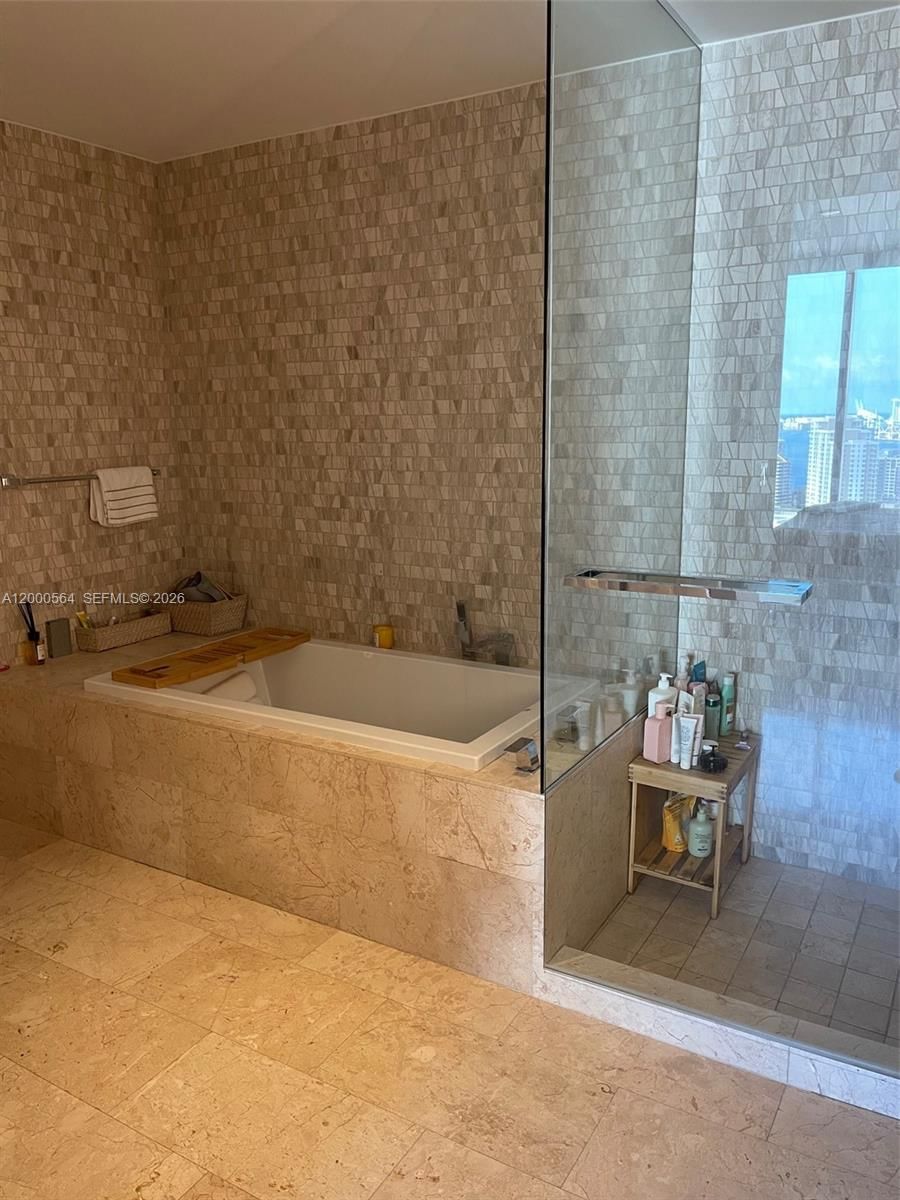 Real estate property located at 68 6th St #2409, Miami-dade, Reach Condo, Miami, FL